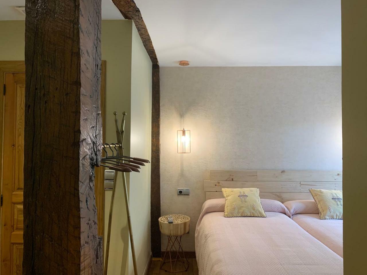 Hostal El Resbalon Cervera De Pisuerga Buitenkant foto